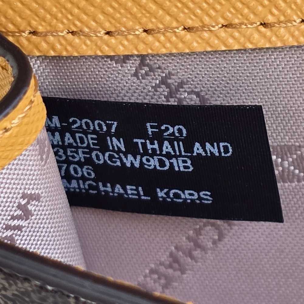 Michael Kors Kala Small Key Ring Card Wallet - Picture 4 of 6